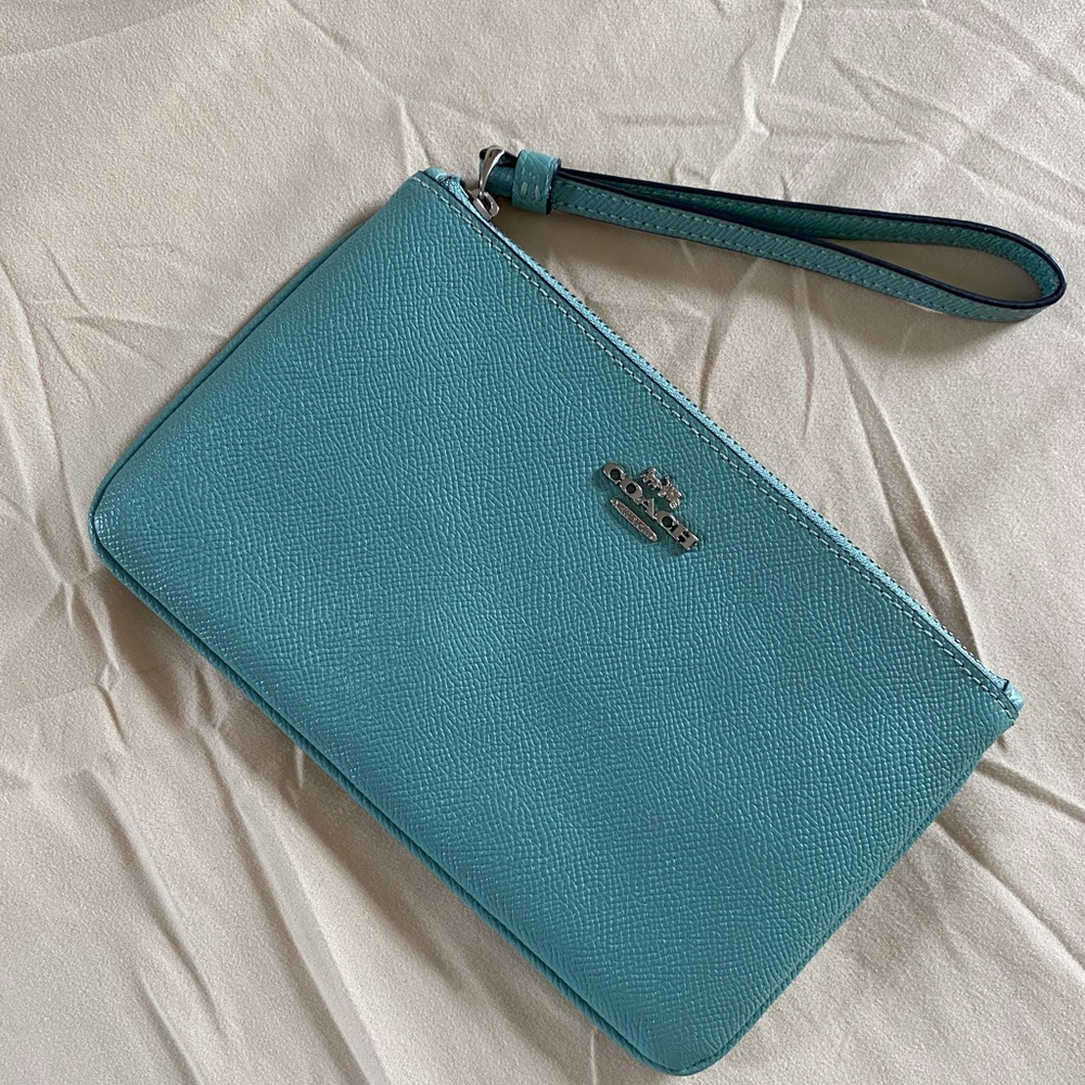 Vintage NWOT Coach clutch